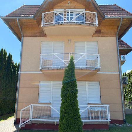 Appartamento Árnyas ház Balatonlelle Esterno foto