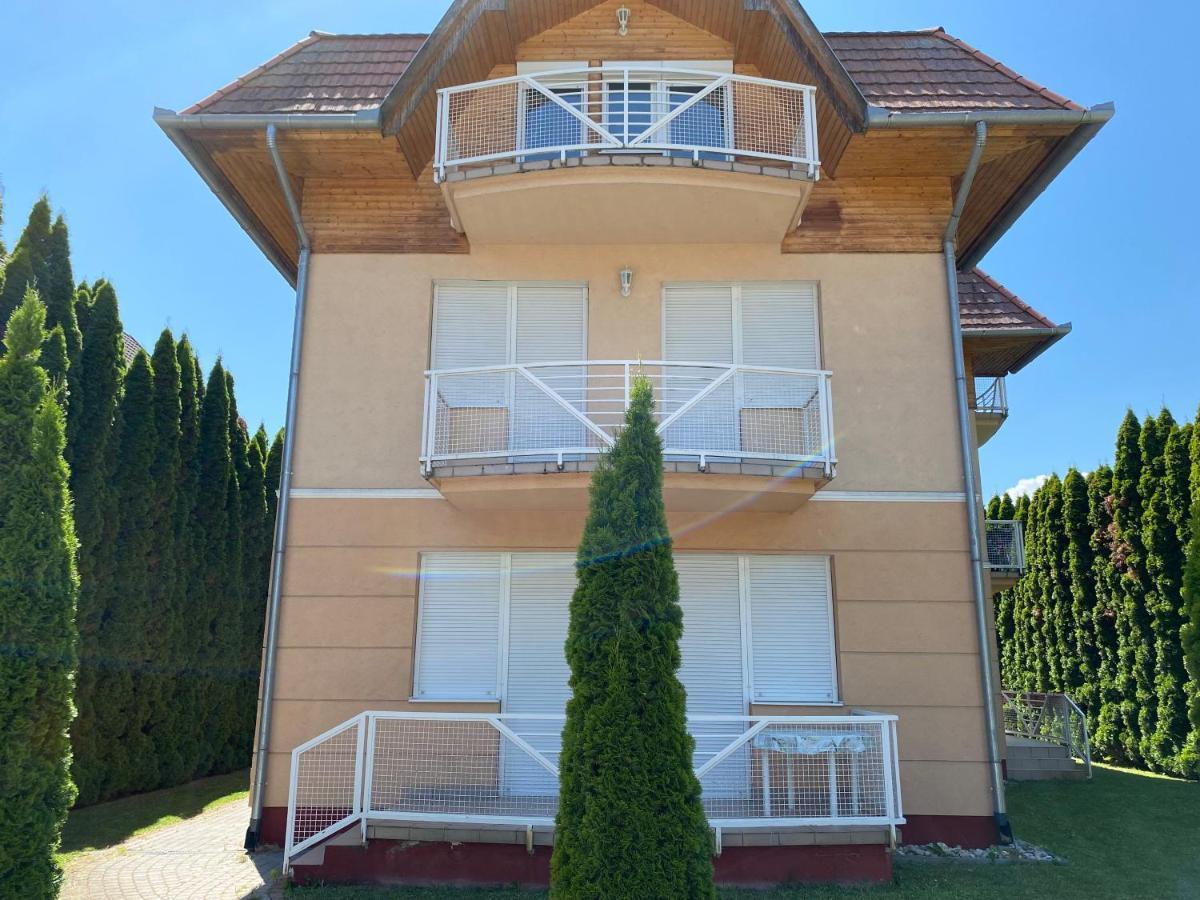 Appartamento Árnyas ház Balatonlelle Esterno foto